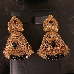 Gold Indian Bollywood earrings nwot black stones